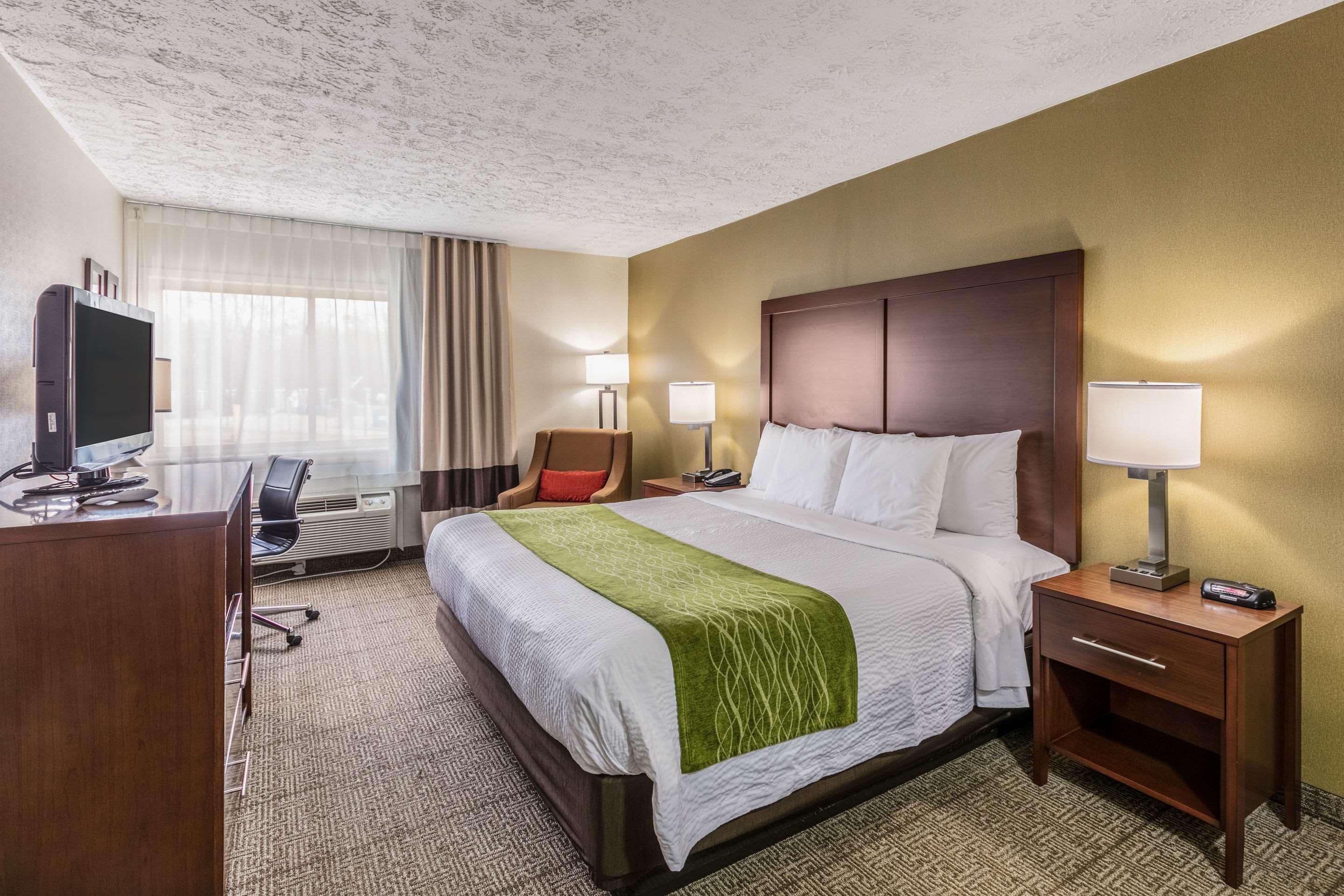 Comfort Inn Medford-Long Island Екстер'єр фото