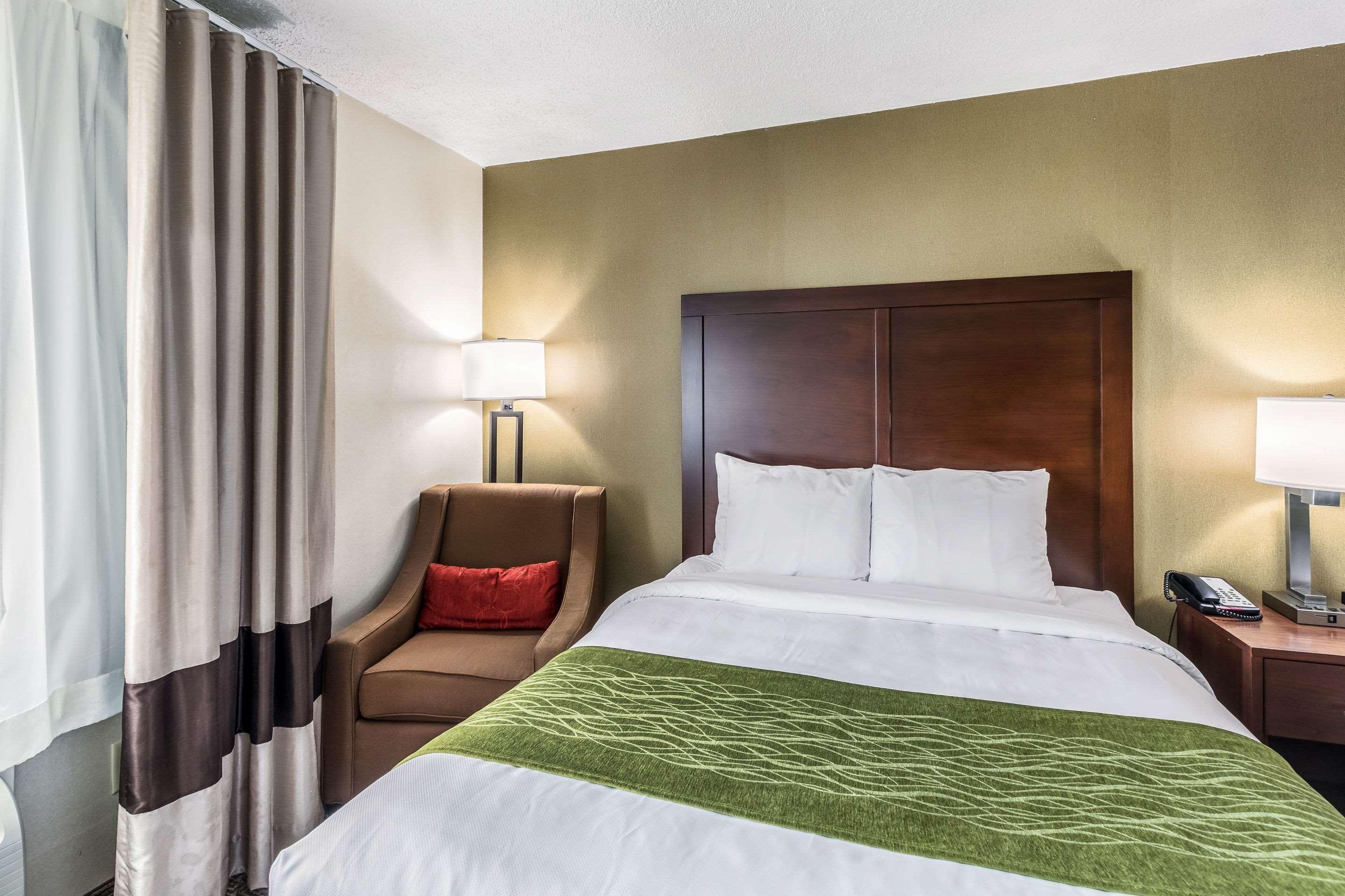Comfort Inn Medford-Long Island Екстер'єр фото