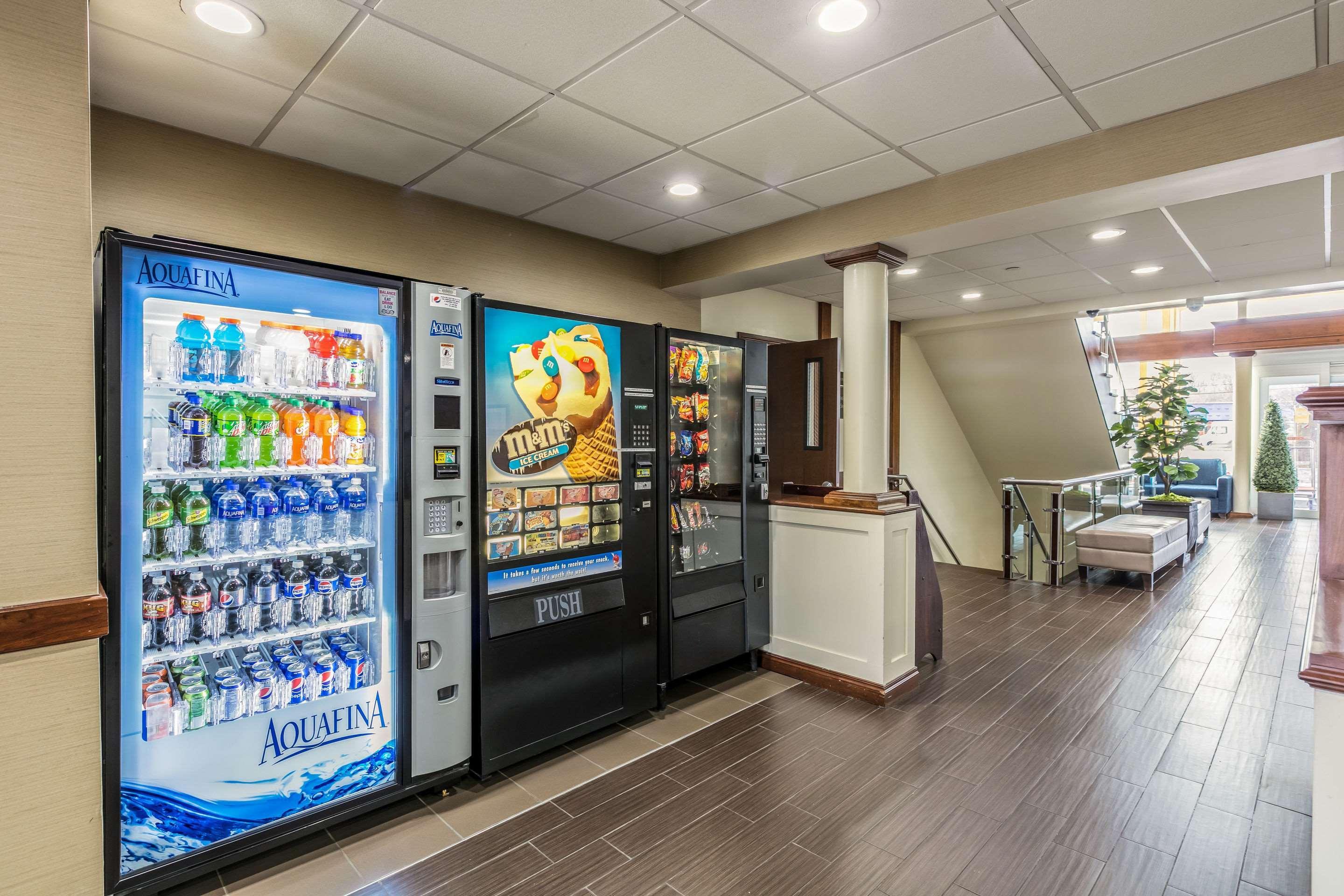 Comfort Inn Medford-Long Island Екстер'єр фото