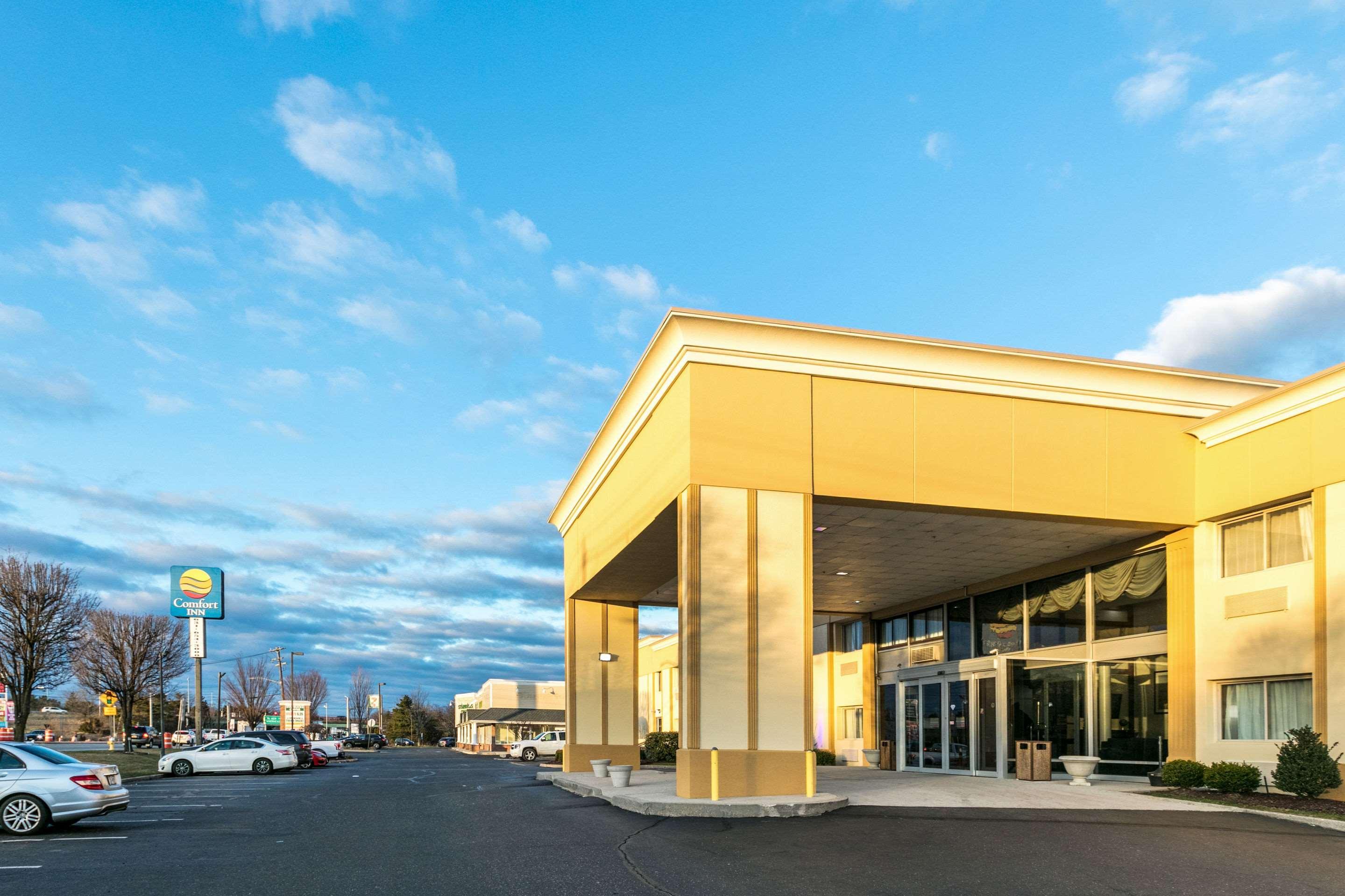 Comfort Inn Medford-Long Island Екстер'єр фото