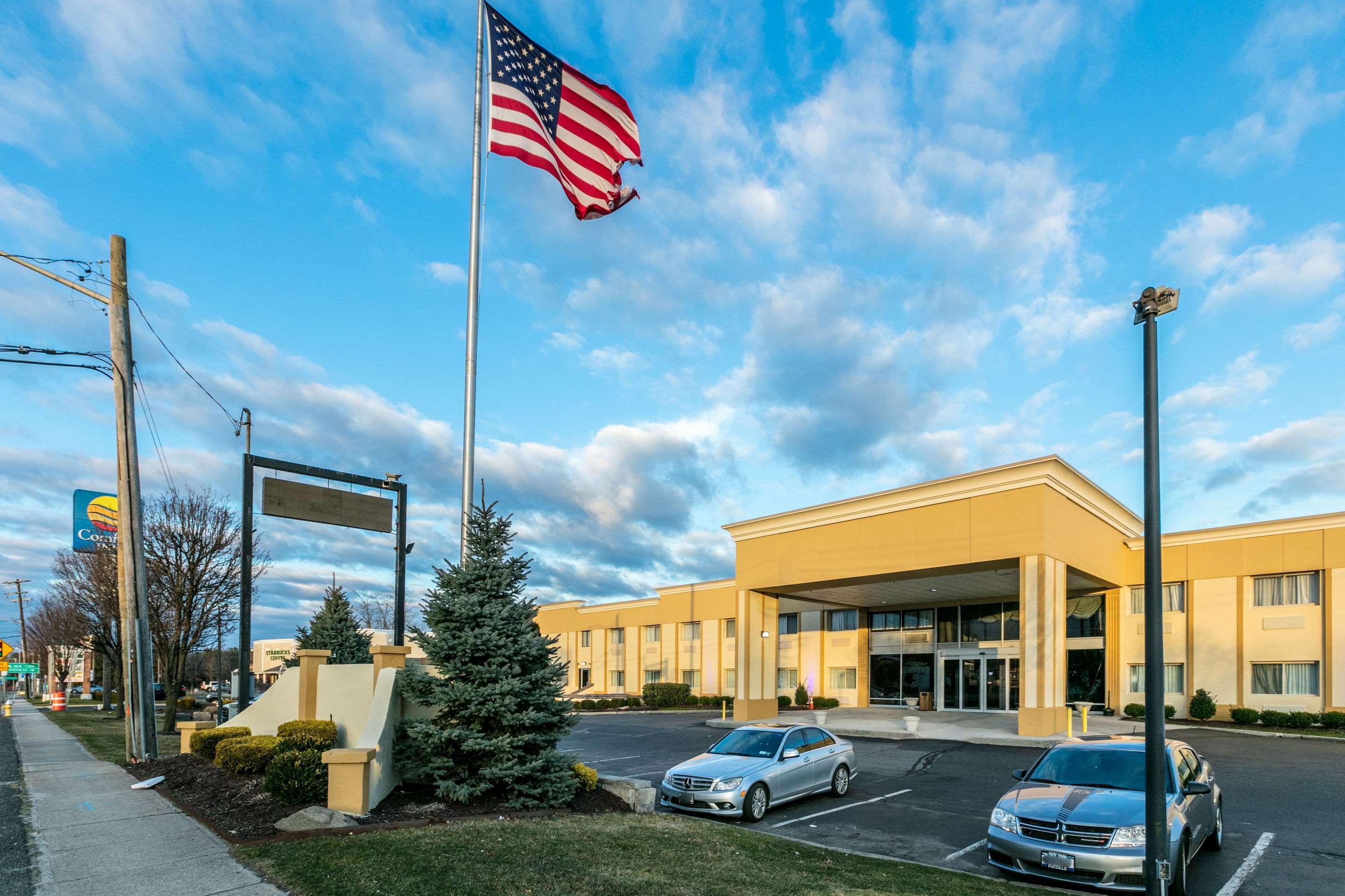 Comfort Inn Medford-Long Island Екстер'єр фото