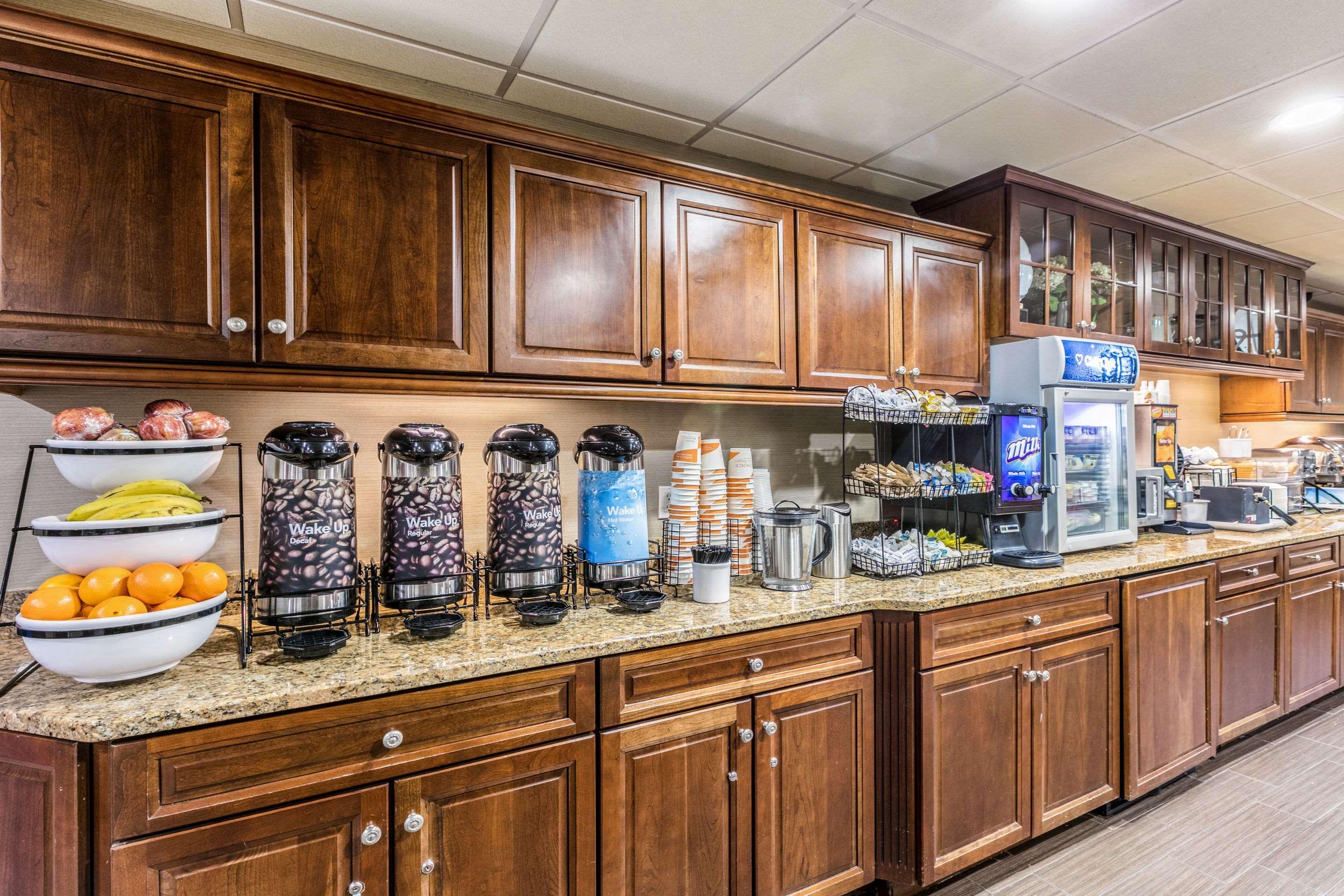Comfort Inn Medford-Long Island Екстер'єр фото
