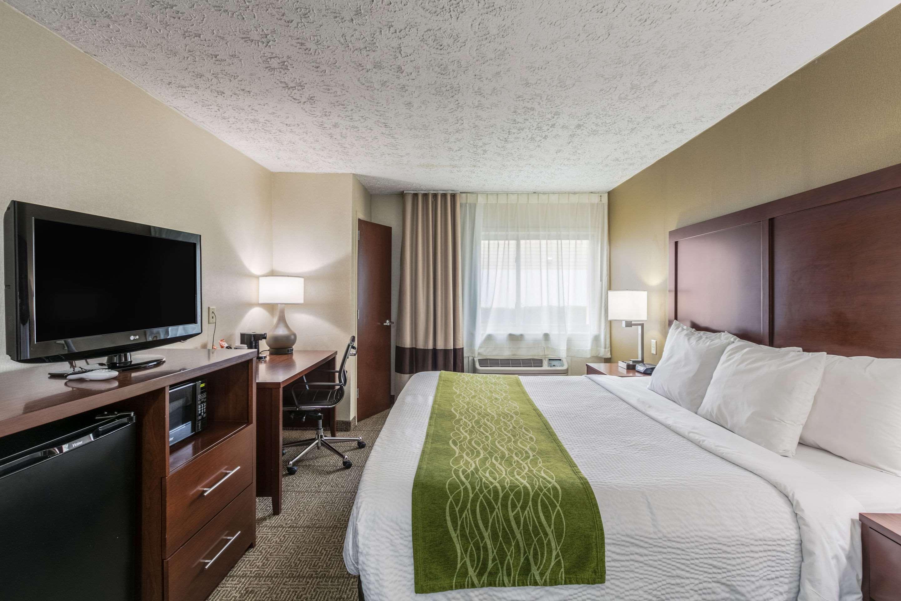 Comfort Inn Medford-Long Island Екстер'єр фото