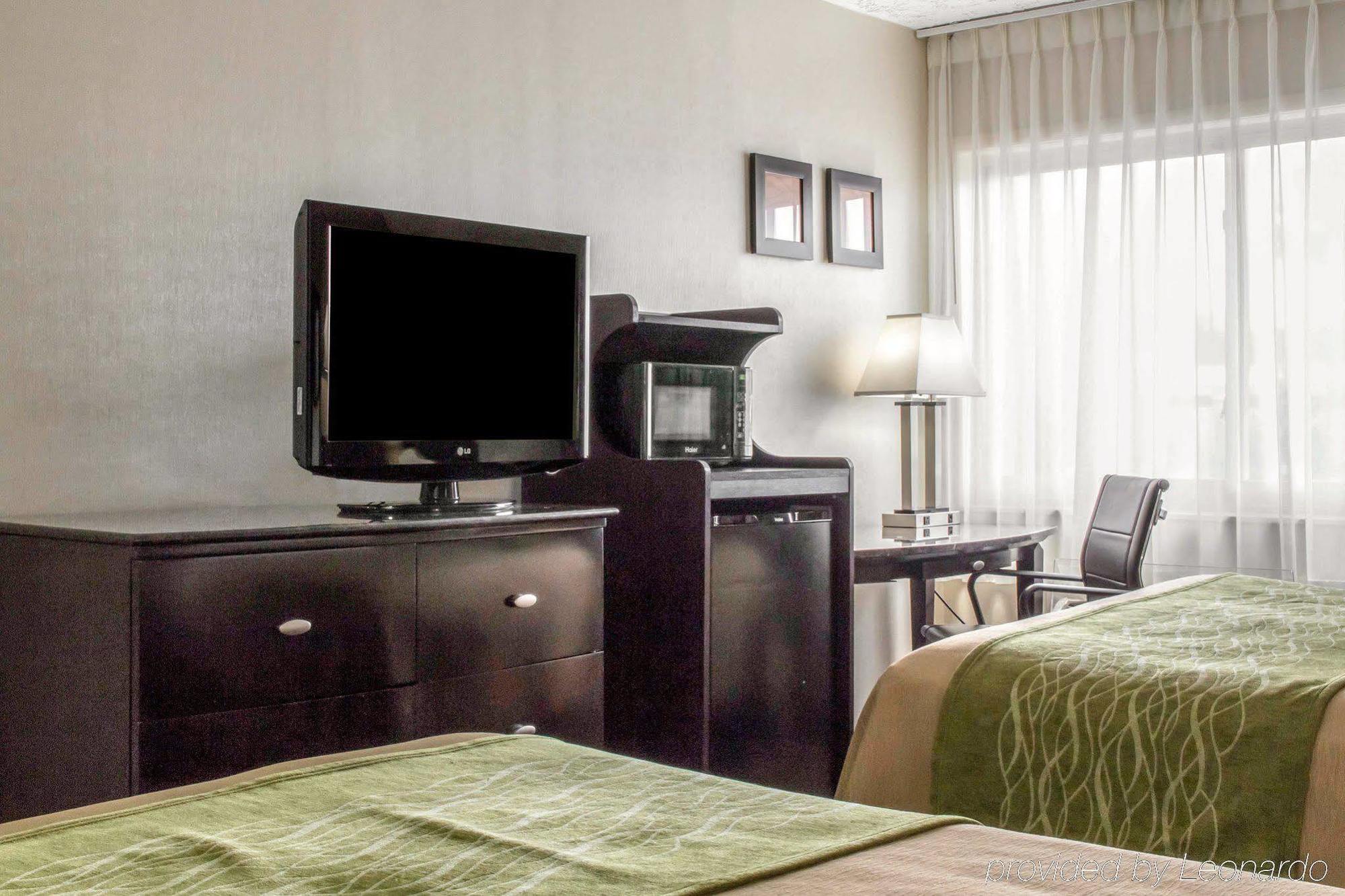 Comfort Inn Medford-Long Island Екстер'єр фото