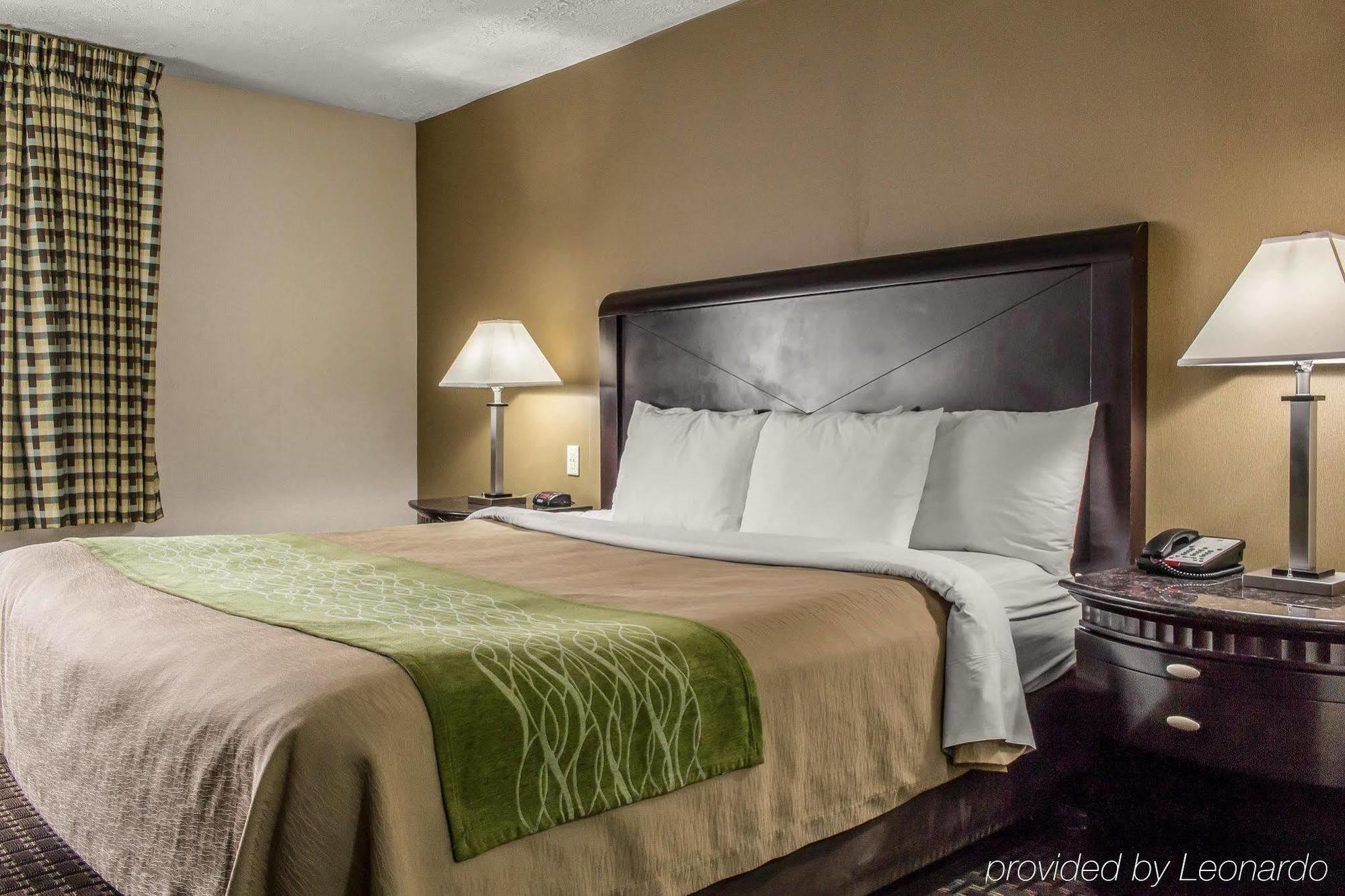 Comfort Inn Medford-Long Island Екстер'єр фото