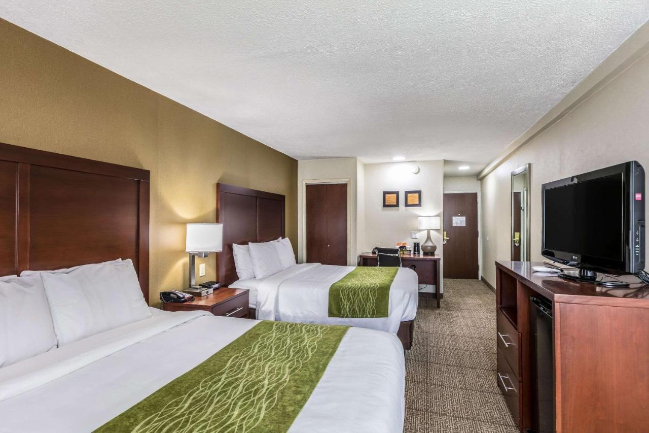 Comfort Inn Medford-Long Island Екстер'єр фото